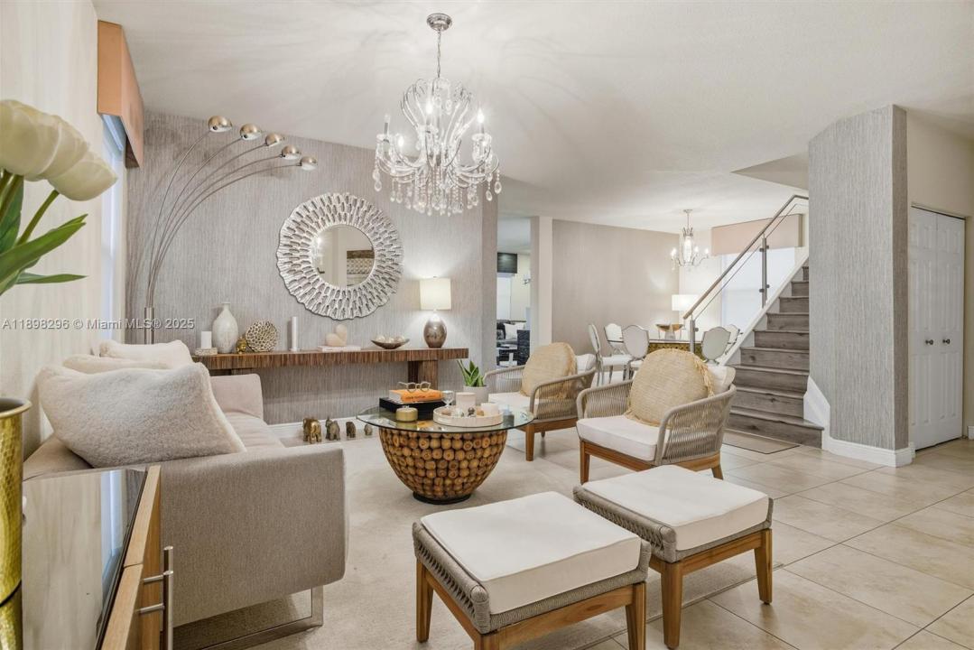 8870 NW 99th Path, Doral, Florida 33178, Amerika Birleşik Devletleri