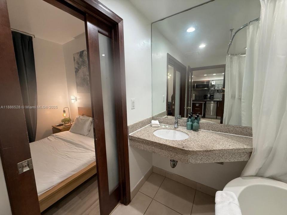 1036 Ocean Dr B303, Miami Beach, Florida 33139, Stati Uniti