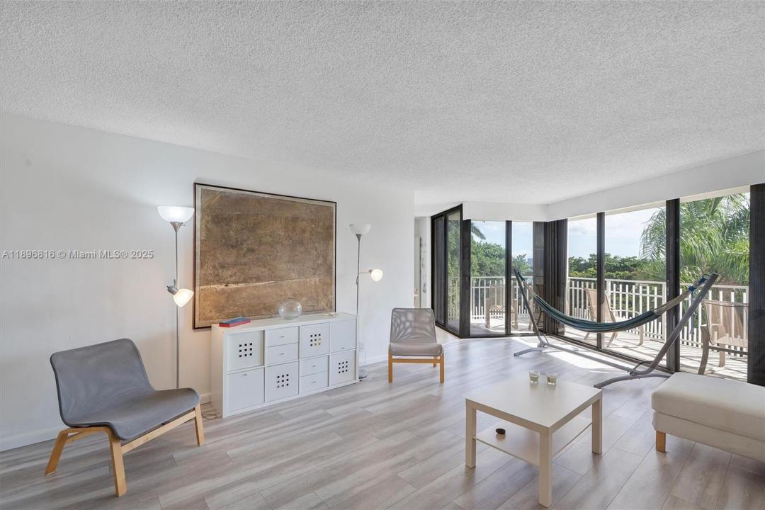 4000 Towerside Ter 402, Miami, 佛罗里达州 33138, 美国