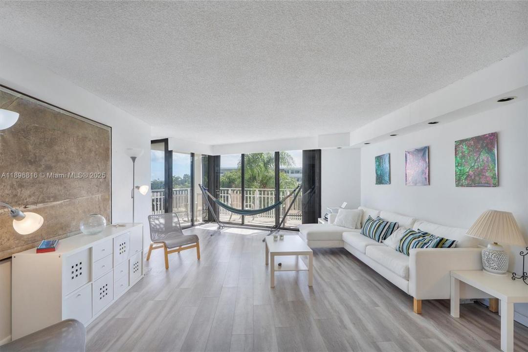 4000 Towerside Ter 402, Miami, 佛罗里达州 33138, 美国