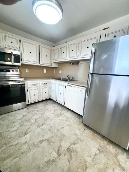 1425 ATLANTIC SHORES BLVD 308, Hallandale Beach, Florida 33009