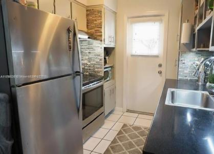 6565 Santona St B5, Coral Gables, Florida 33146, USA
