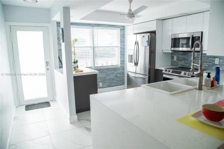 2304 Lucaya Ln J4, Coconut Creek, Flórida 33066, Estados Unidos
