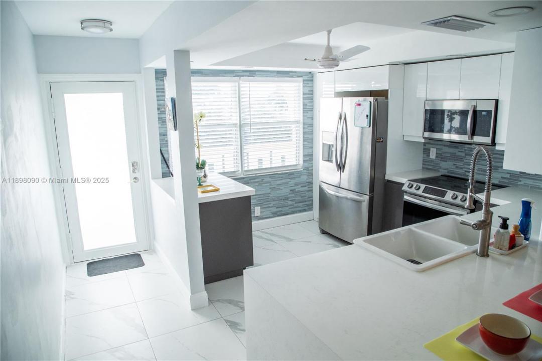 2304 Lucaya Ln J4, Coconut Creek, Flórida 33066, Estados Unidos