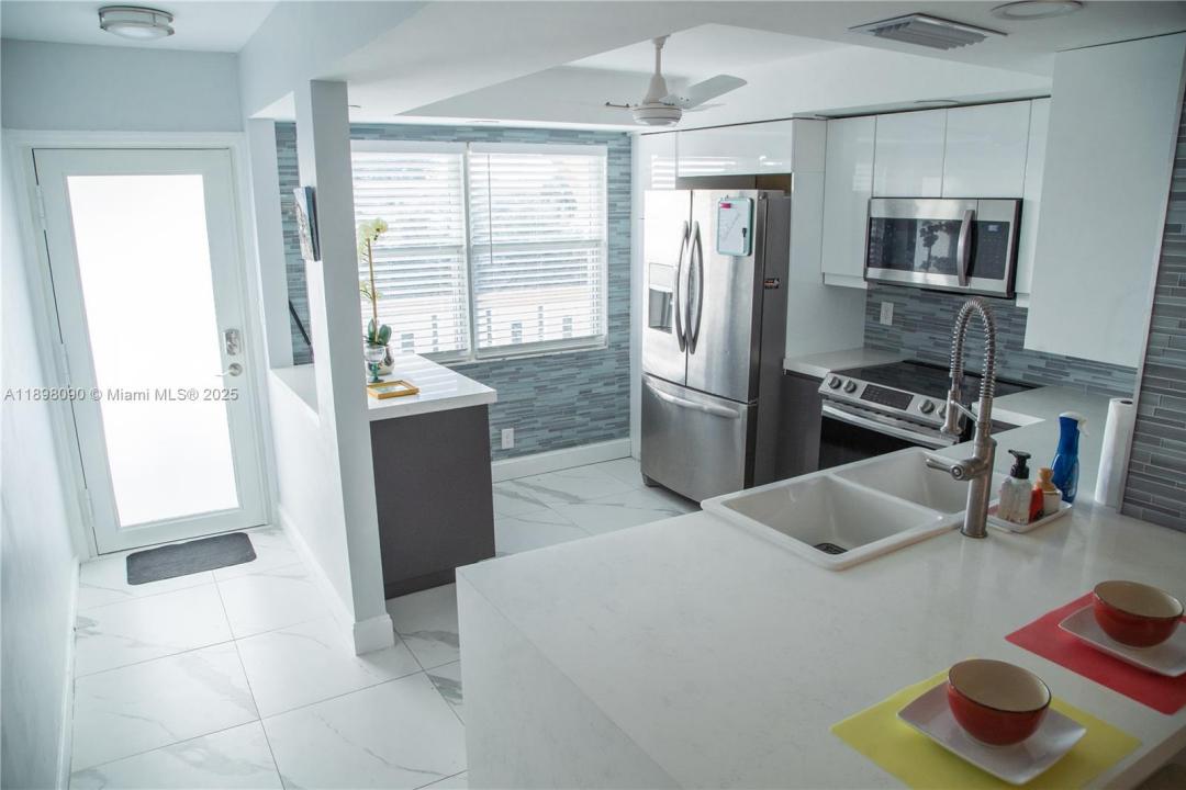 2304 Lucaya Ln J4, Coconut Creek, Flórida 33066, Estados Unidos