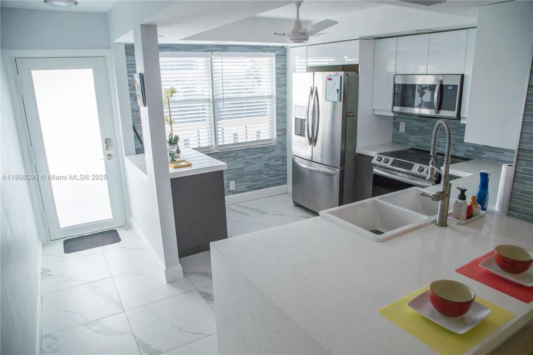 2304 Lucaya Ln J4, Coconut Creek, Flórida 33066, Estados Unidos