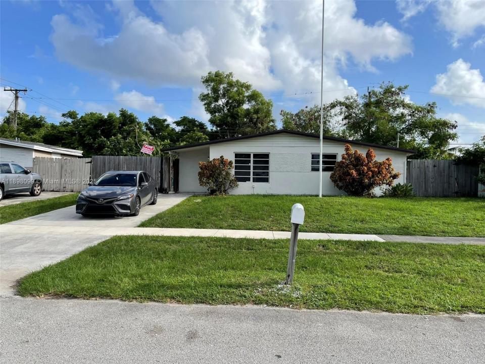 5751 SW 38th Ct, Davie, Florida 33314, USA