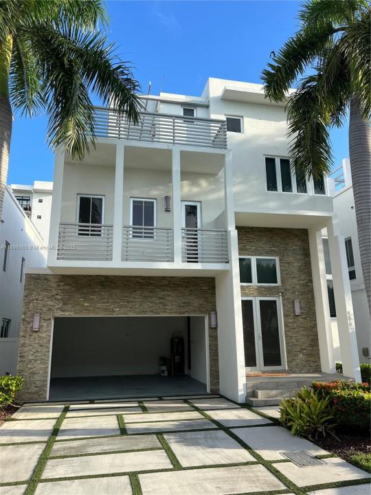 8415 NW 34th Dr, Doral, Florida 33122, USA