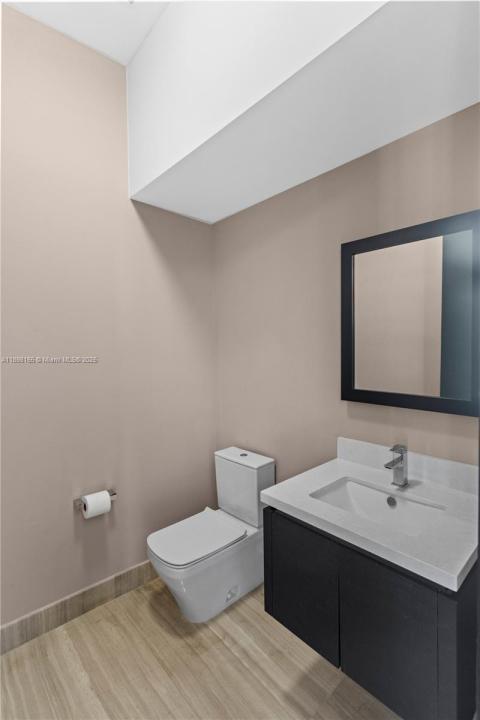 8415 NW 34th Dr, Doral, Florida 33122, USA