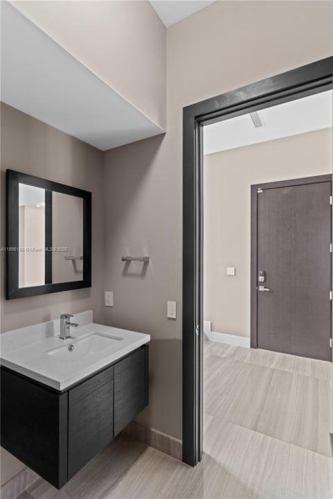 8415 NW 34th Dr, Doral, Florida 33122, USA