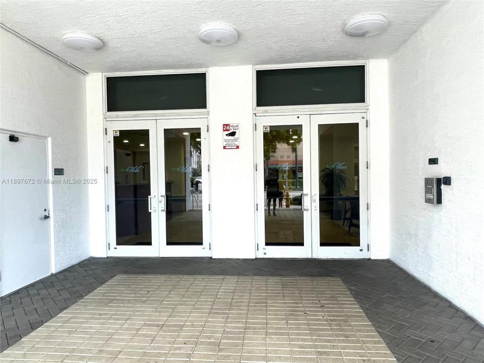 900 SW 8th St 1505, Miami, Florida 33130