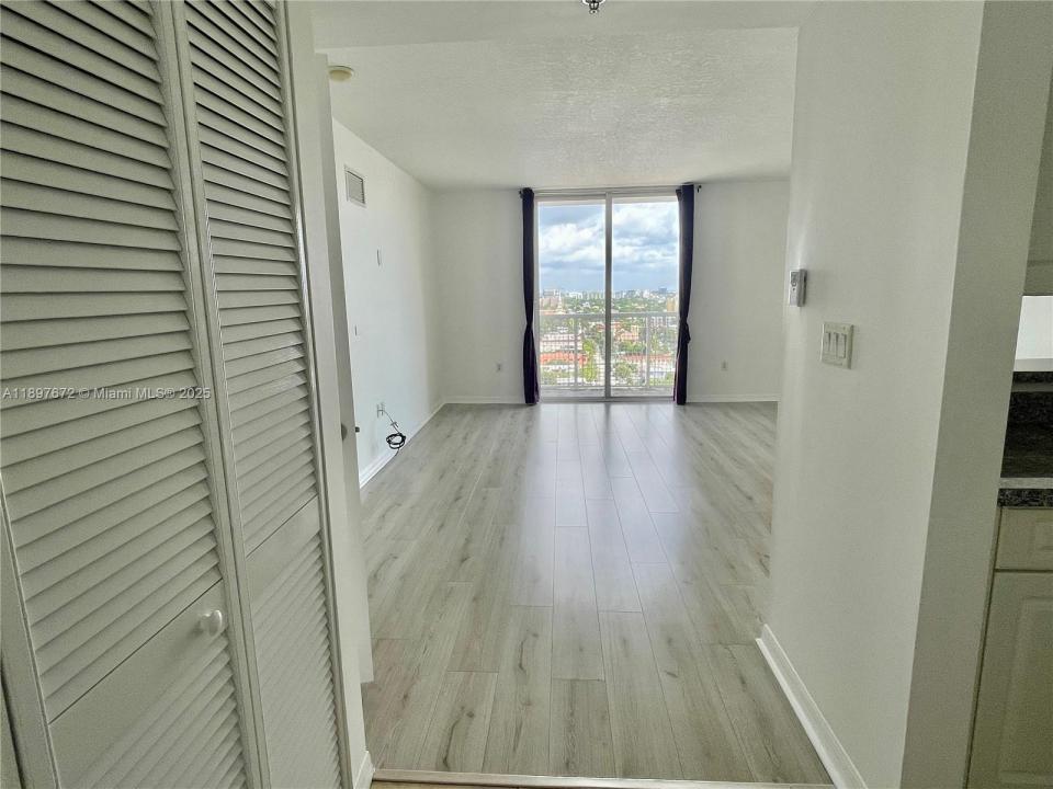 900 SW 8th St 1505, Miami, Florida 33130