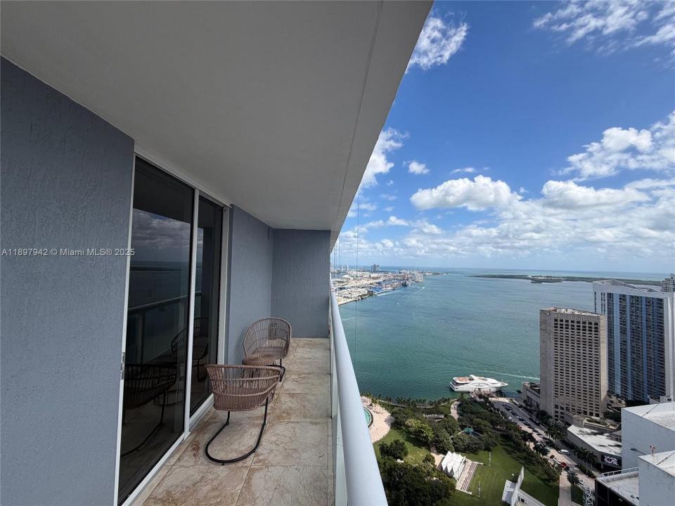 50 Biscayne Blvd 5211, Miami, Florida 33132, USA
