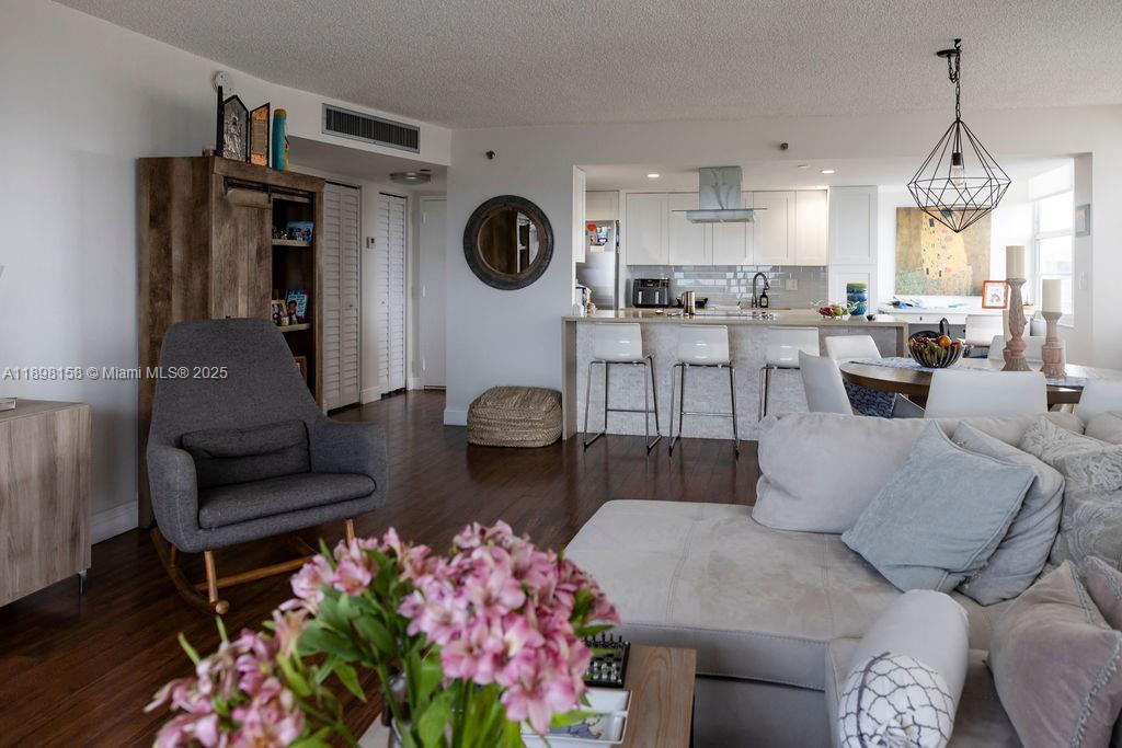 1300 Saint Charles Place PH12, Pembroke Pines, Florida 33026, Stati Uniti