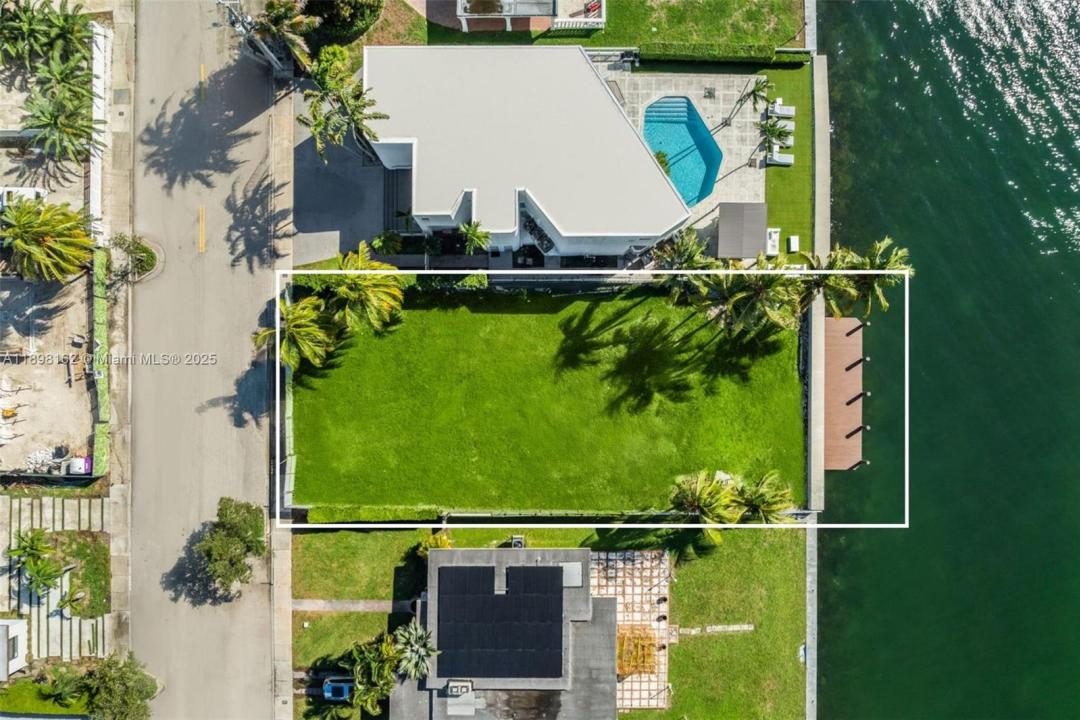 7508 W Treasure Dr, North Bay Village, Florida 33141