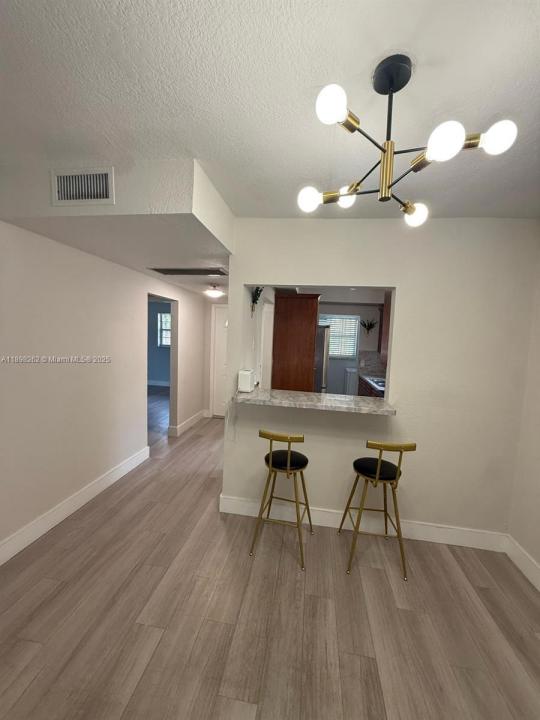 2350 W 53rd Ter 12, Hialeah, Flórida 33016, Estados Unidos