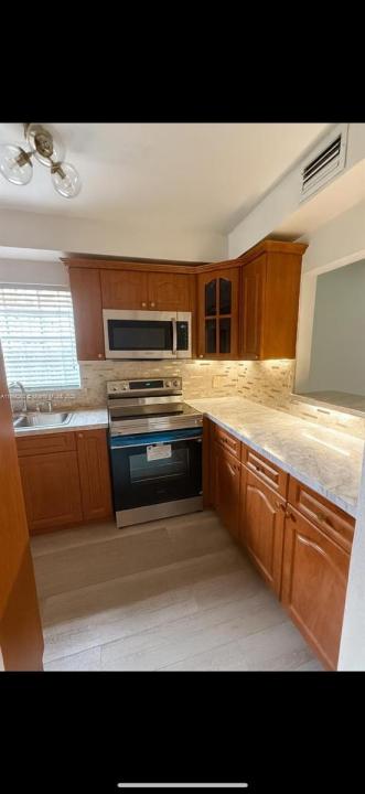 2350 W 53rd Ter 12, Hialeah, Flórida 33016, Estados Unidos