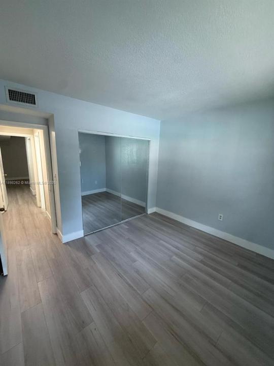 2350 W 53rd Ter 12, Hialeah, Flórida 33016, Estados Unidos