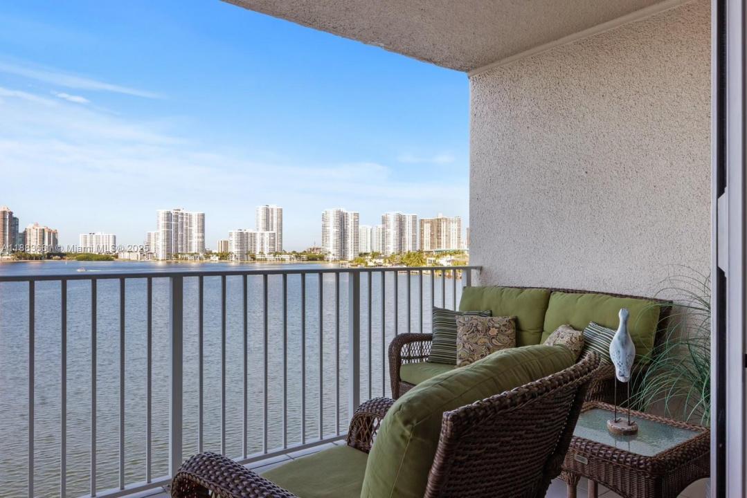 18260 N Bay Rd 516, Sunny Isles Beach, Florida 33160, Stati Uniti