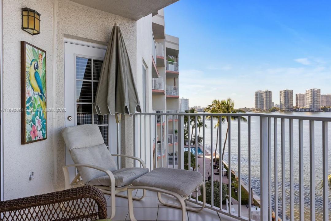 18260 N Bay Rd 516, Sunny Isles Beach, Florida 33160, Stati Uniti