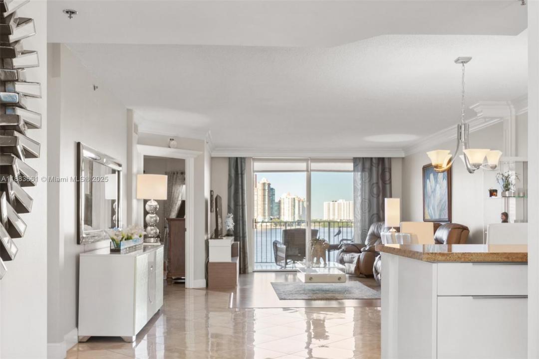 18260 N Bay Rd 516, Sunny Isles Beach, Florida 33160, Stati Uniti