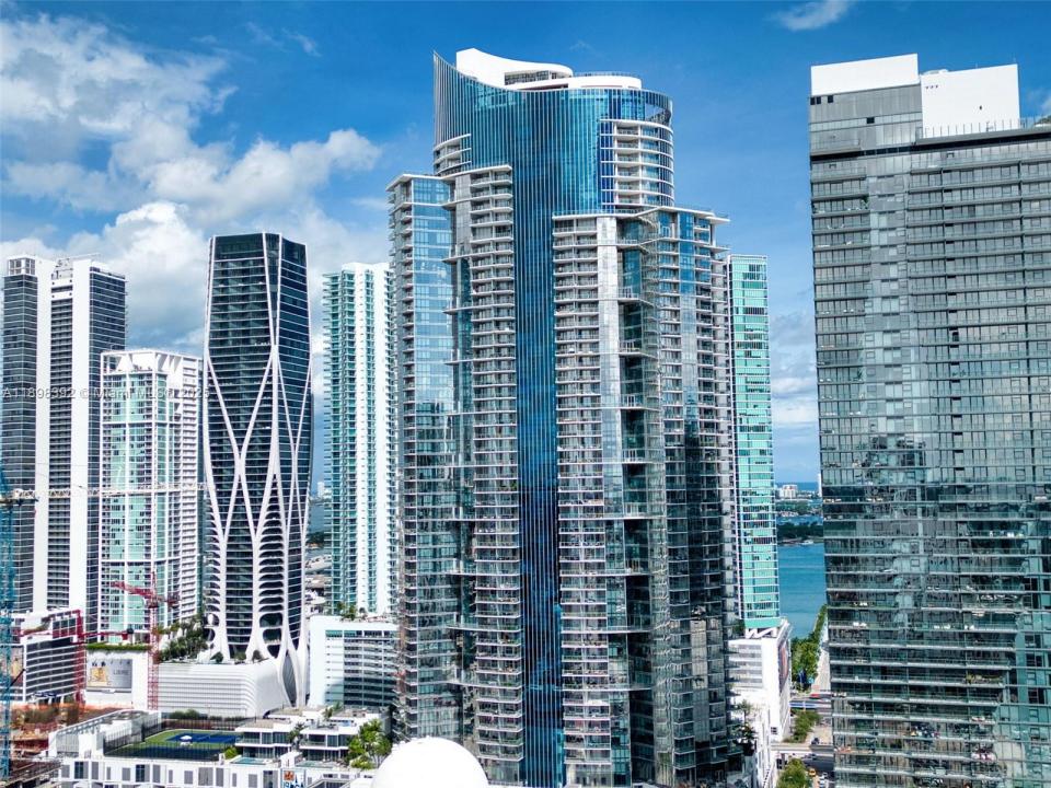 851 NE 1st Ave 4107, Miami, Florida 33132, Estados Unidos