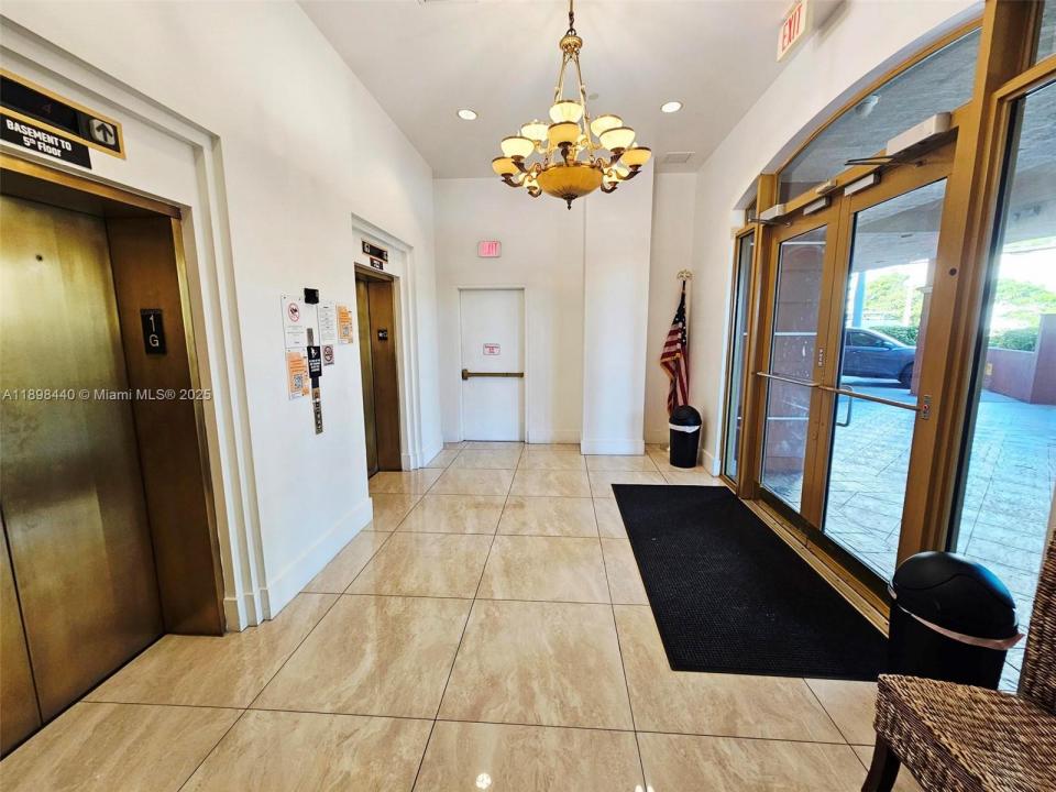 2280 SW 32nd Ave 511, Miami, Florida 33145, Stati Uniti