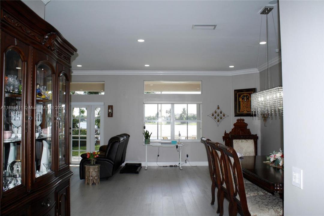 1096 Fairfield Meadows Dr, Weston, Floryda 33327, USA