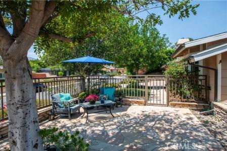 Knollwood Drive, Granada Hills, Kaliforniya 91344, Amerika Birleşik Devletleri