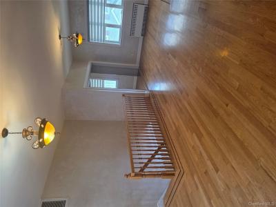 29-22 214 Place, New York, New York 11360, États-Unis