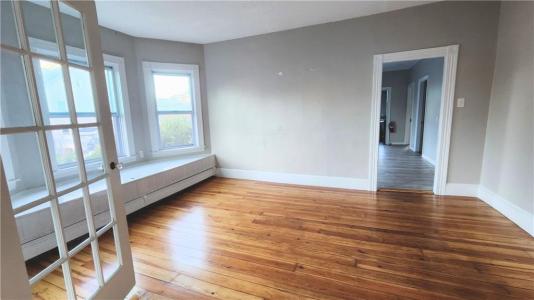 126 Welles Street 1st Fl, Woonsocket, Rhode Island 02895, Estados Unidos