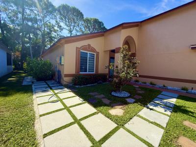 150 Paddock Lane, Greenacres, Florida 33413
