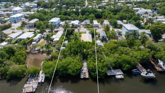 561 Gordon Cir, Key Largo, Florida 33037, USA