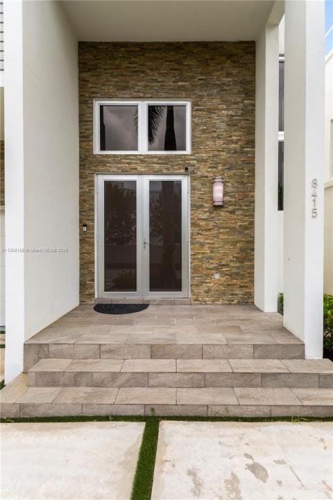 8415 NW 34th Dr, Doral, Florida 33122