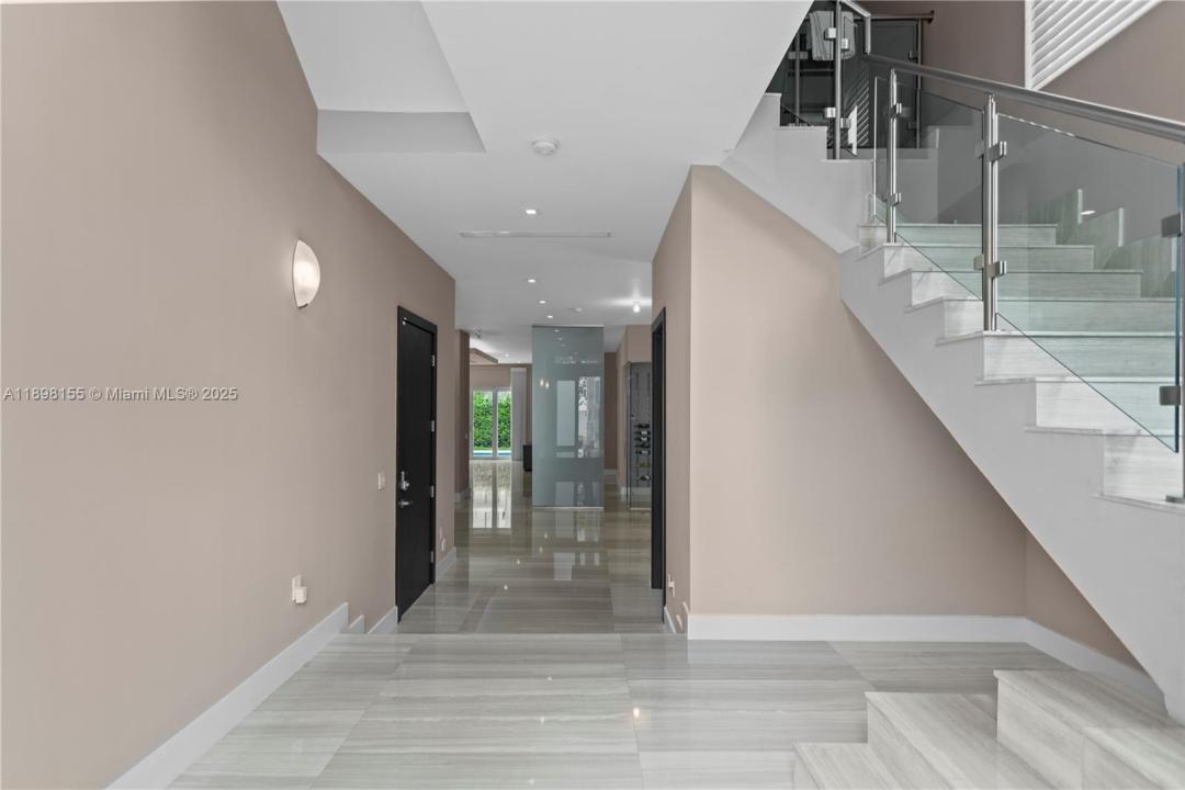 8415 NW 34th Dr, Doral, Florida 33122