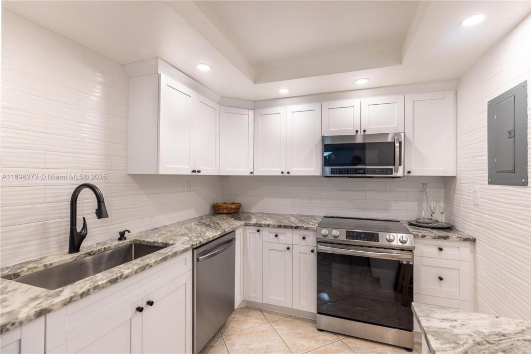 525 N Ocean Blvd 1820, Pompano Beach, Florida 33062, USA