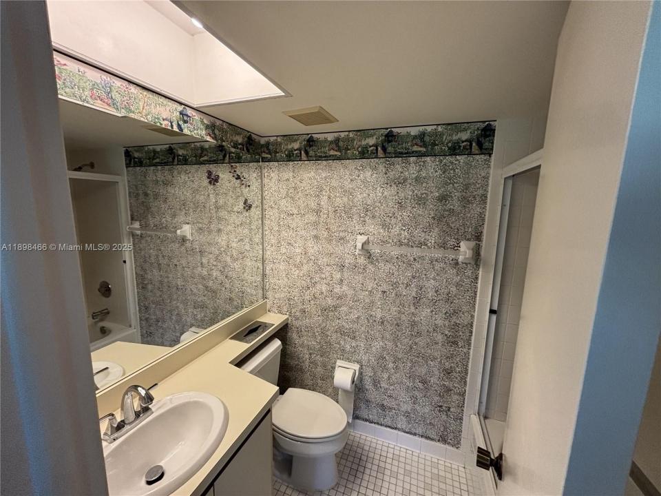 201 Quail Forest Blvd 305, Naples, Florida 34105, Stati Uniti