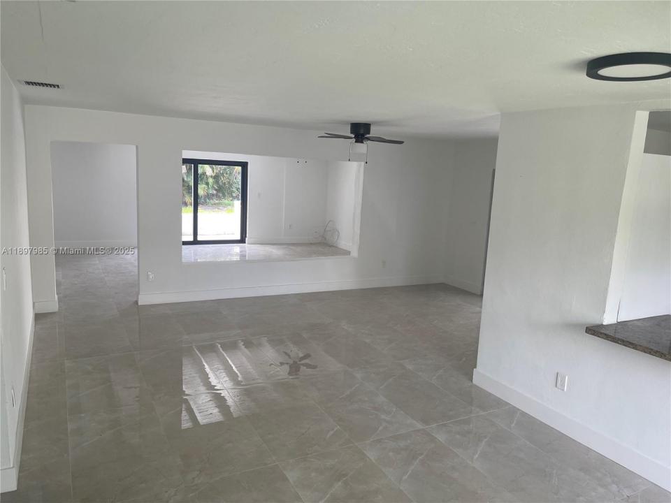 4310 NW 182nd St 0, Miami Gardens, Floryda 33055, USA