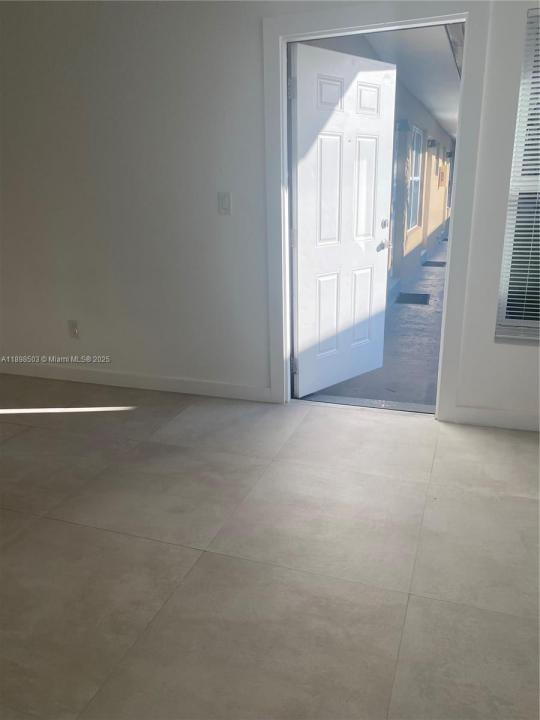 2011 NE 167th St 6, North Miami Beach, Флорида 33162, Соединенные Штаты