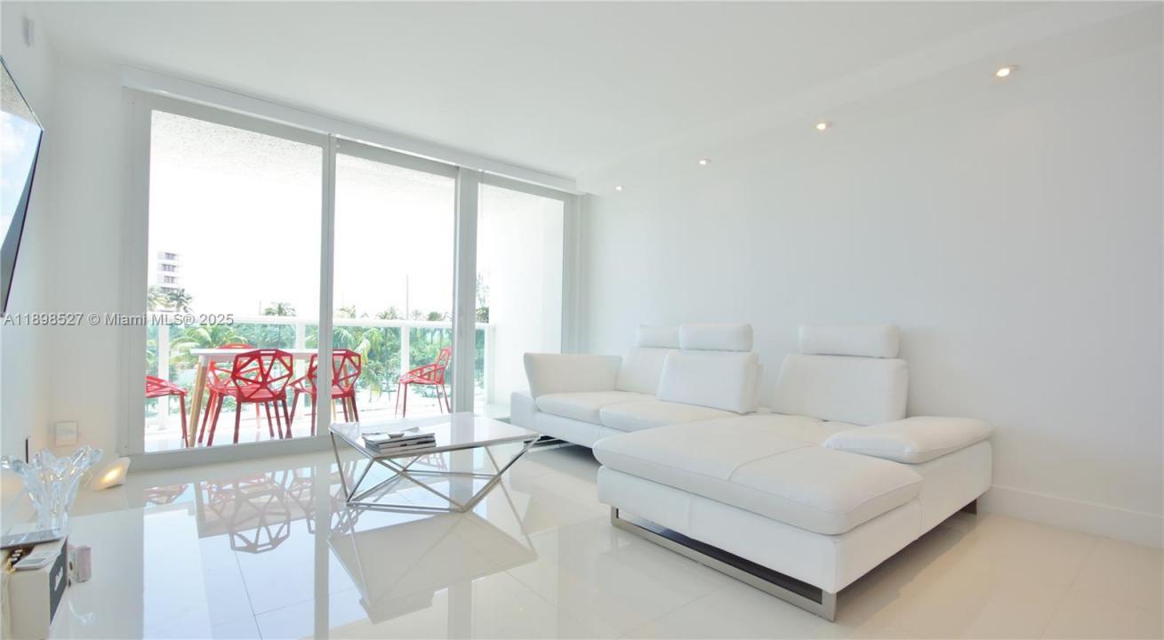 100 Bayview Dr 308, Sunny Isles Beach, Floryda 33160, USA