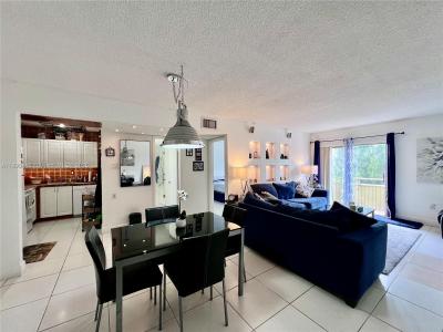 17530 NW 68th Ave C4008, Hialeah, Florida 33015, USA
