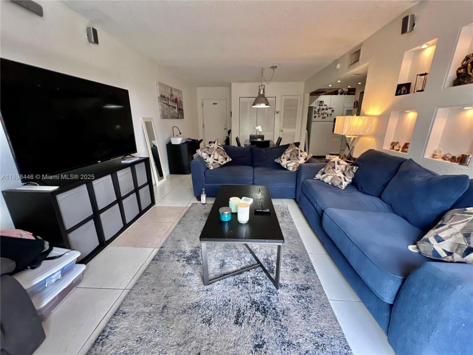 17530 NW 68th Ave C4008, Hialeah, Florida 33015, Stati Uniti