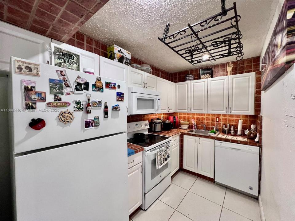 17530 NW 68th Ave C4008, Hialeah, Florida 33015, Stati Uniti