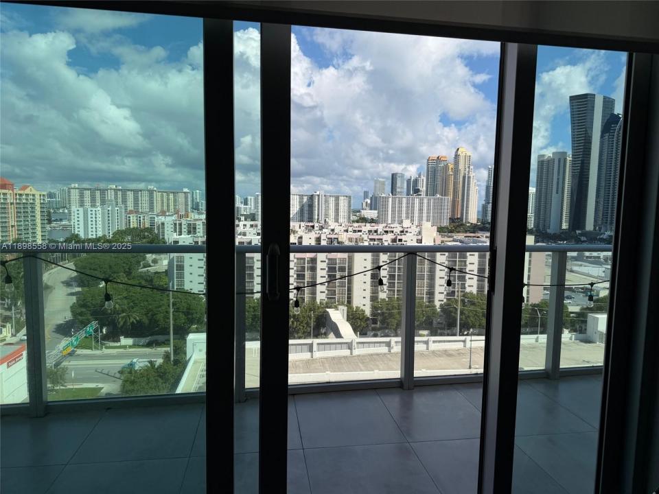 300 Sunny Isles Blvd 4-1405, Sunny Isles Beach, Florida 33160, Stati Uniti