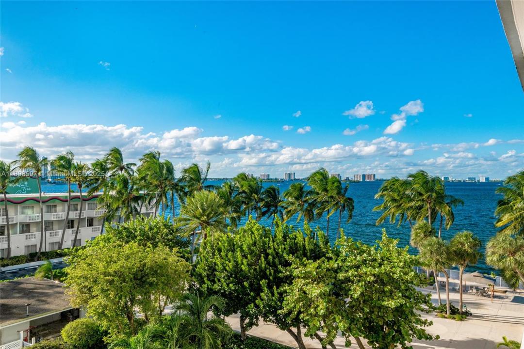1865 79th St Cswy 5A, North Bay Village, Floride 33141, États-Unis
