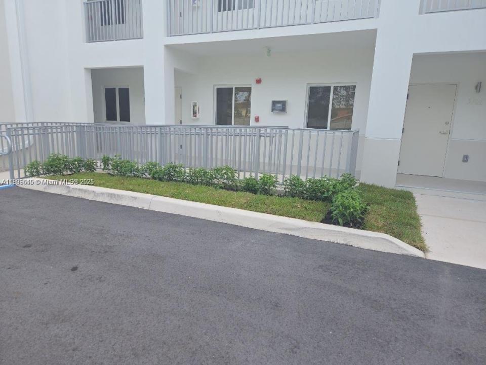 310 E 7th St 202-204, Hialeah, 佛罗里达州 33010, 美国