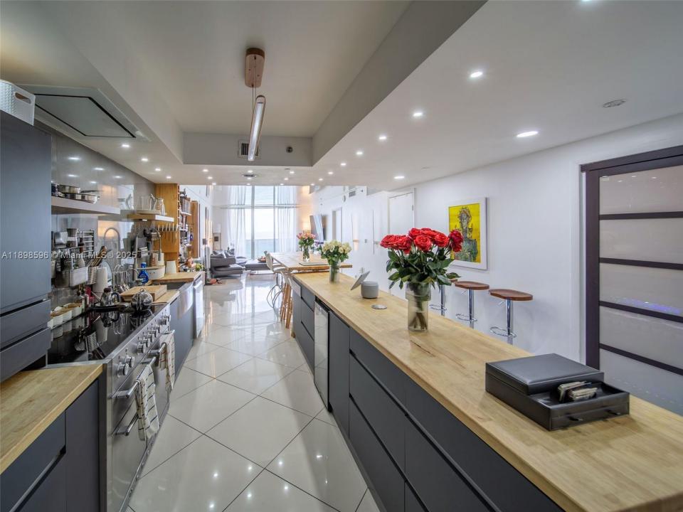 1800 S Ocean Dr 3102, Hallandale Beach, Floryda 33009, USA