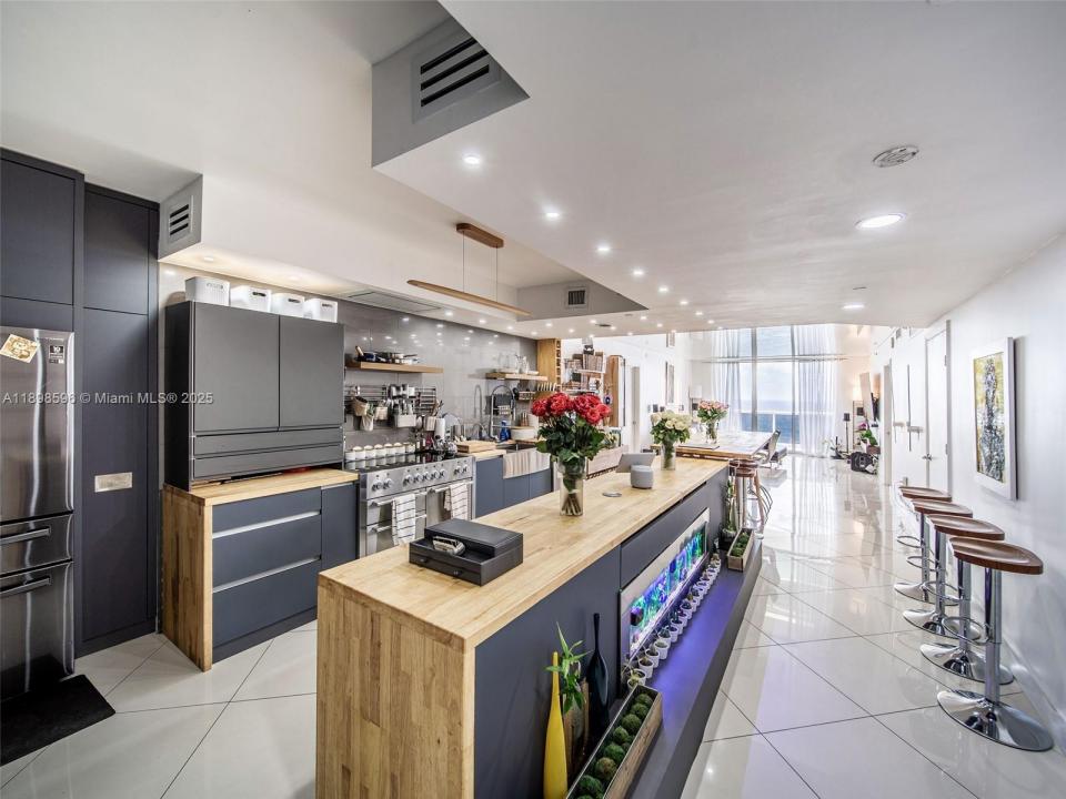 1800 S Ocean Dr 3102, Hallandale Beach, Floryda 33009, USA