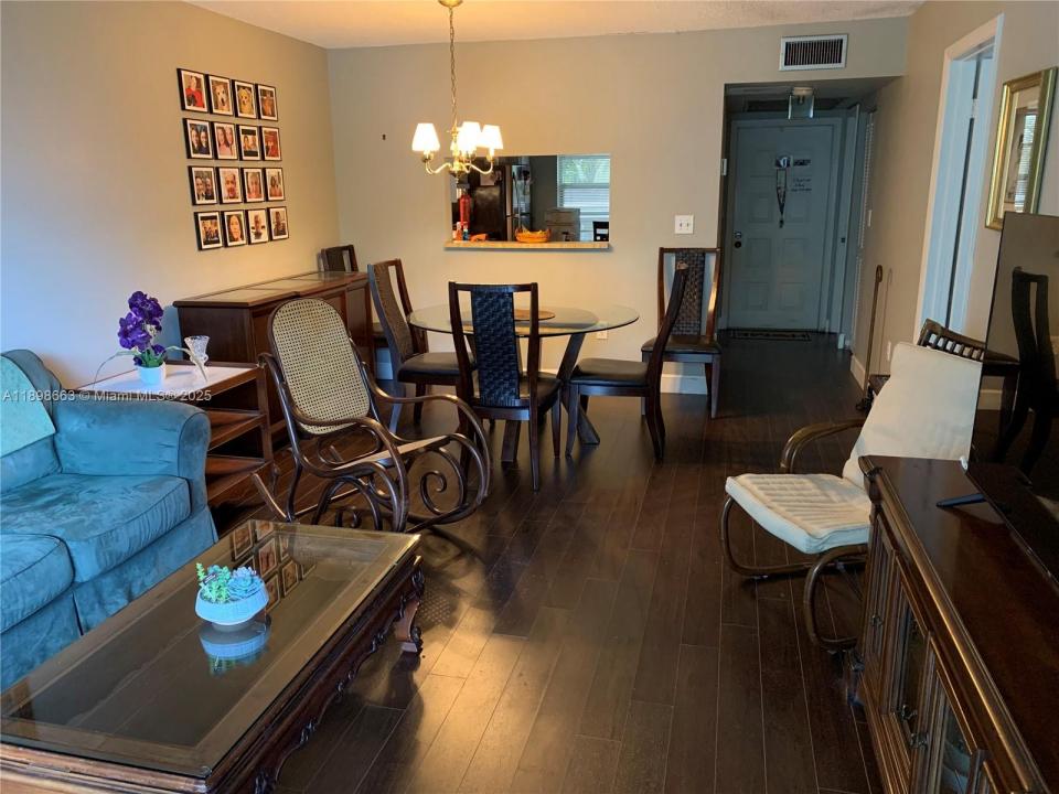 900 Colony Point Cir 305, Pembroke Pines, Florida 33026, Estados Unidos