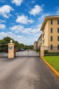 4848 NW 24th Ct 203, Lauderdale Lakes, Florida 33313, USA